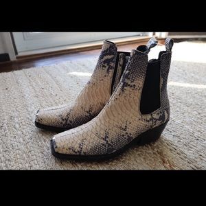 jeffrey campbell poker chelsea boot